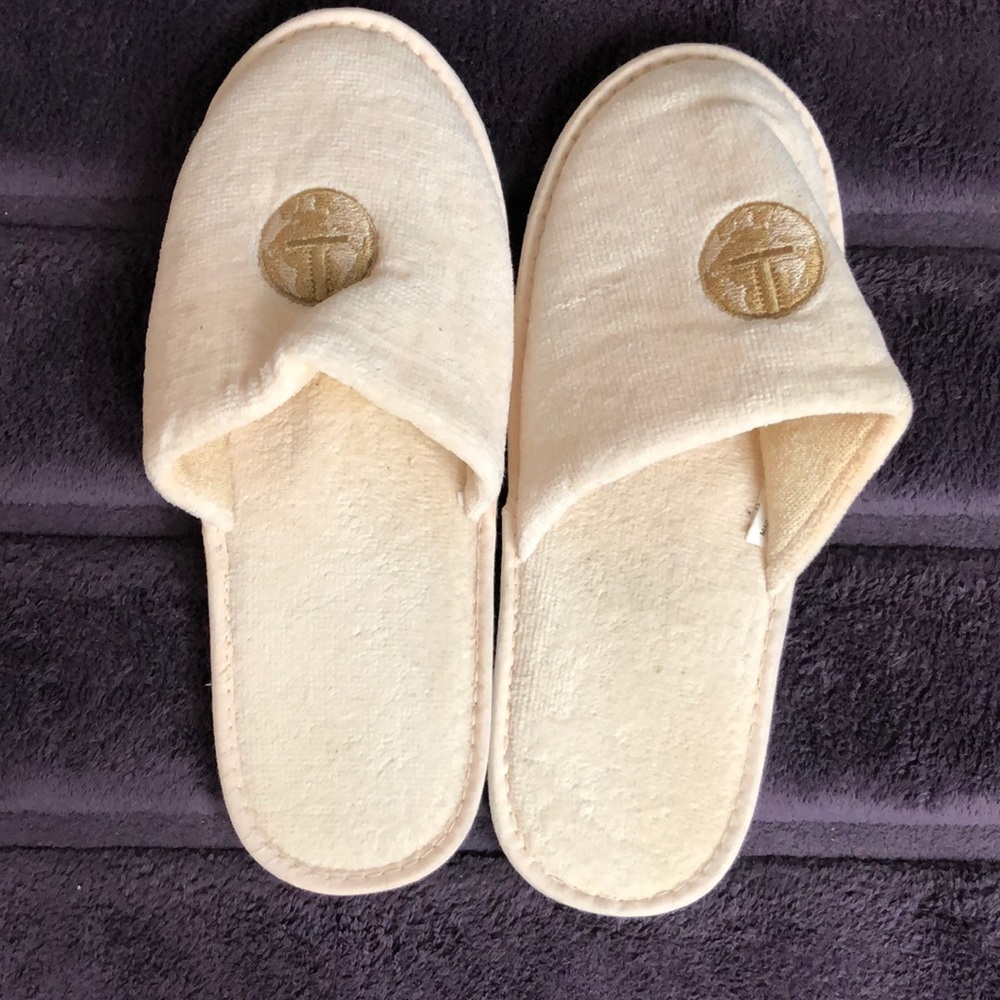 Woman’s Spa Slippers